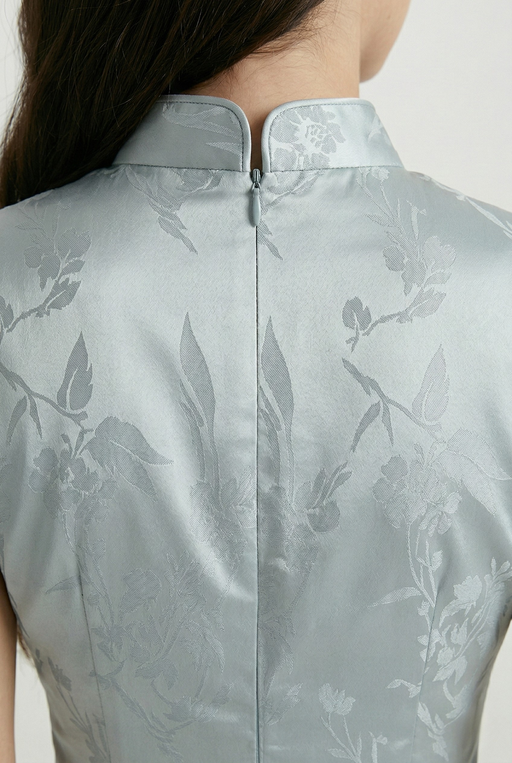 Maison Hua blue cheongsam detail, high collar and invisible back zipper