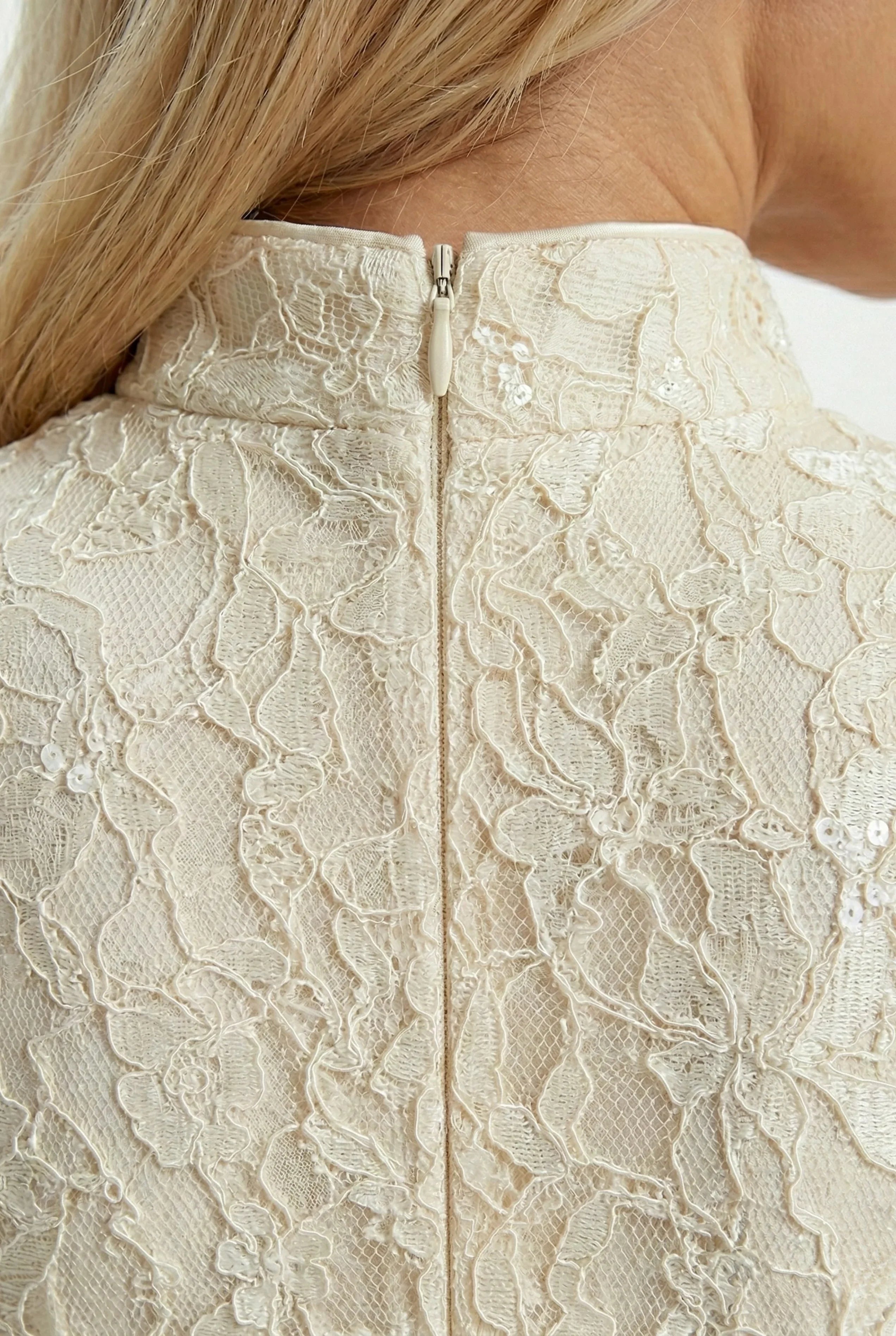 Maison Hua cream cheongsam detail, high collar and zipper