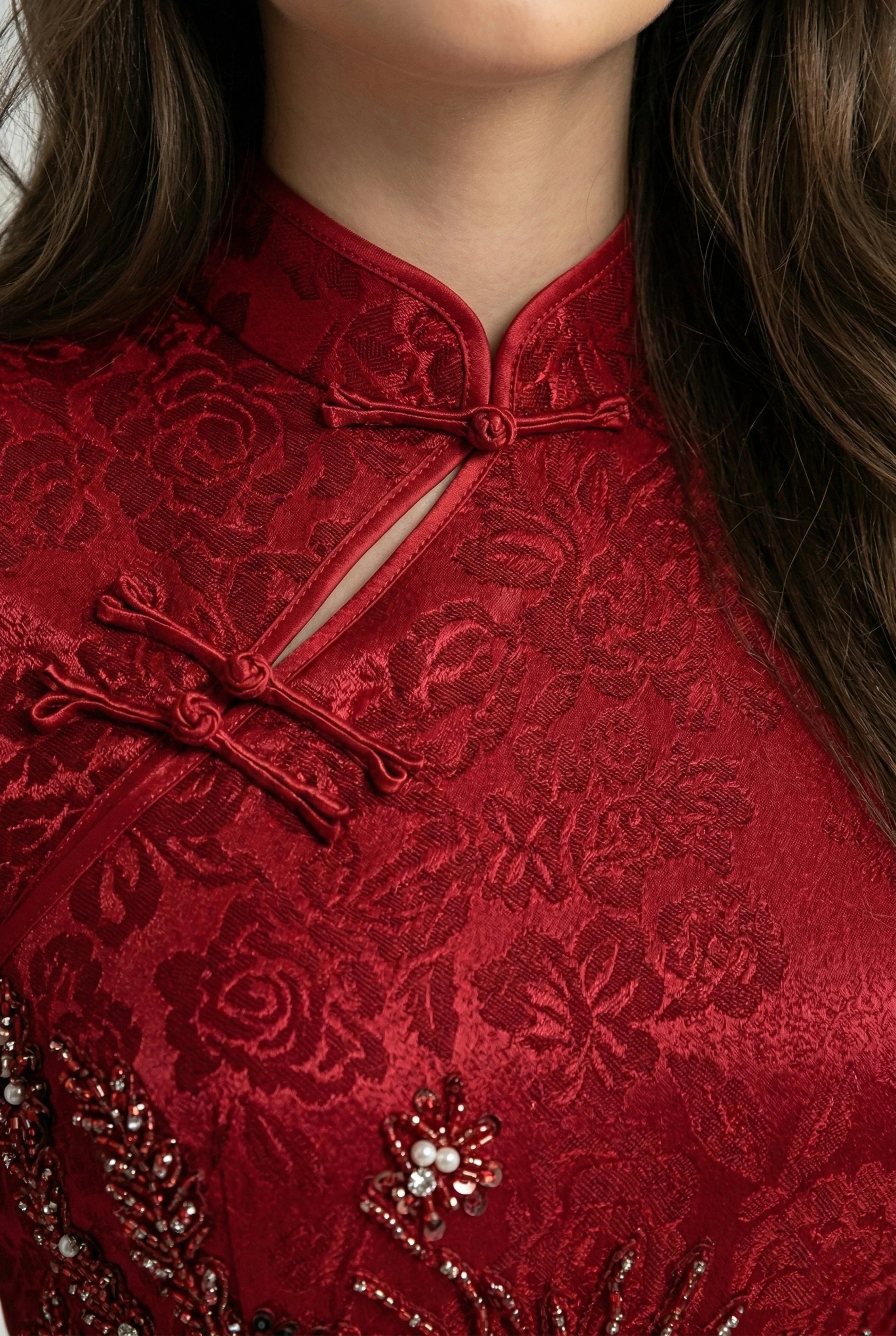 Maison Hua dark red qipao, mandarin collar and frog button detail