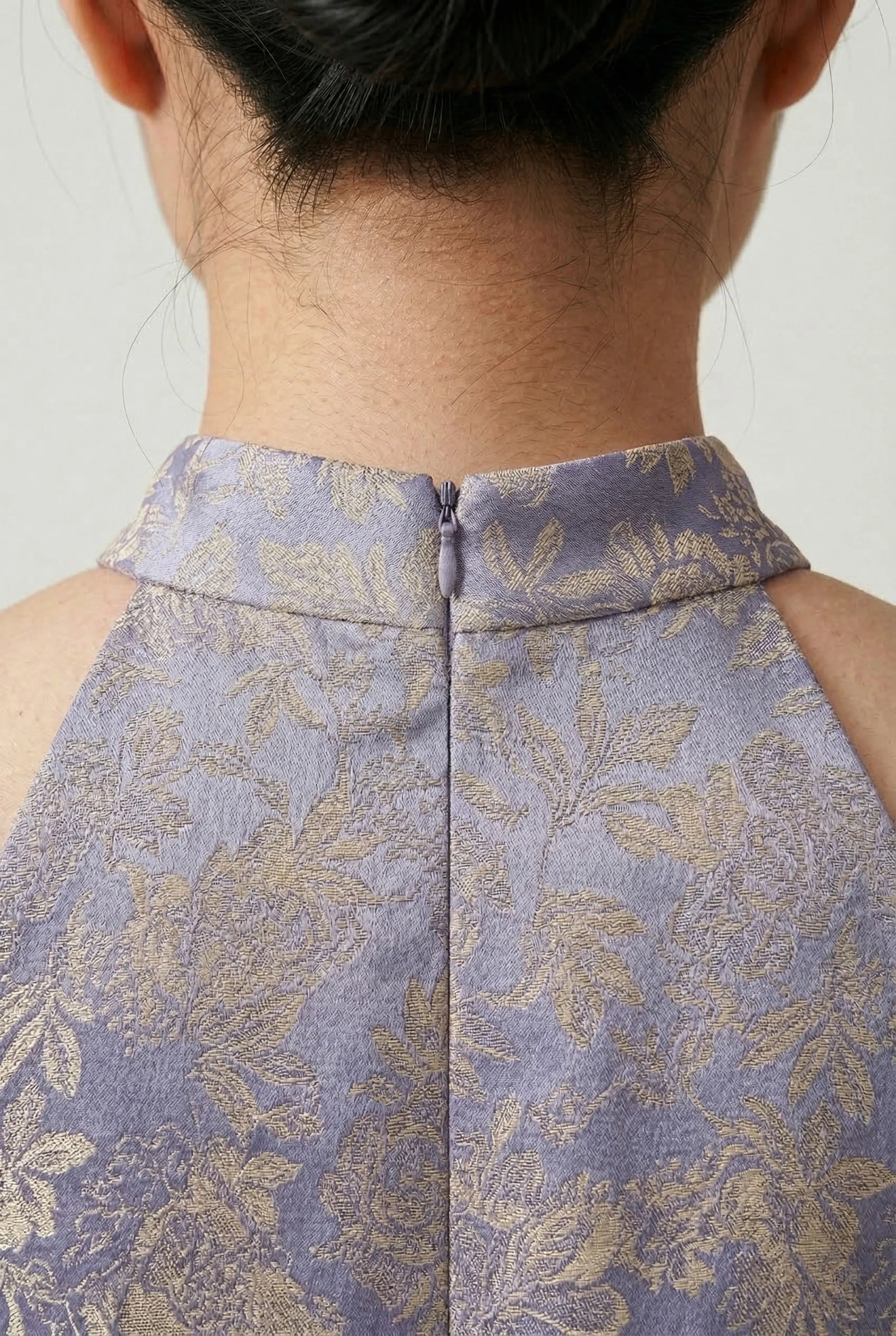 Detail shot of the back collar and fastening of a lavender floral halter neck Cheongsam.