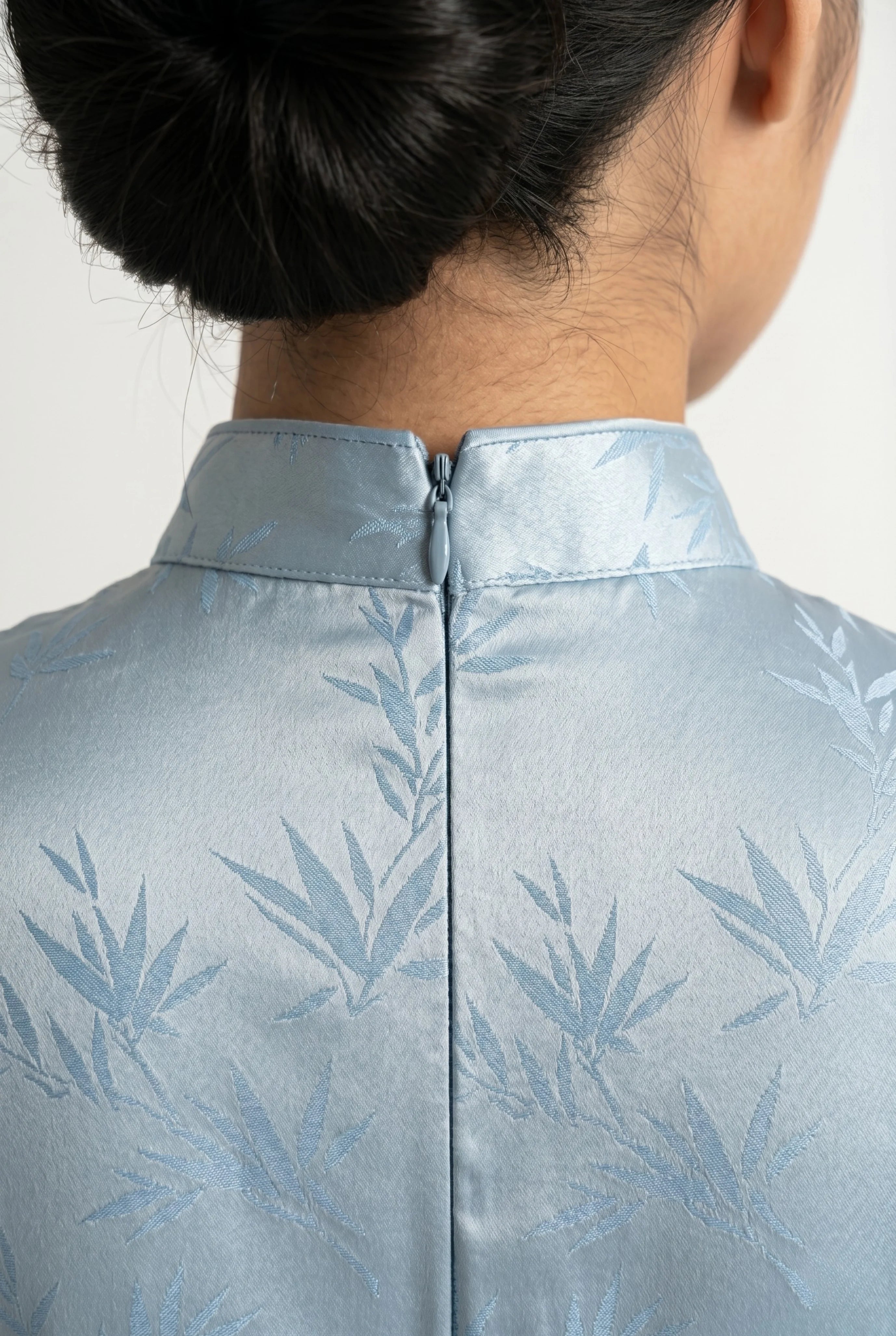 Close-up back view highlighting the zipper closure and the detailed bamboo leaf jacquard weave on the collar