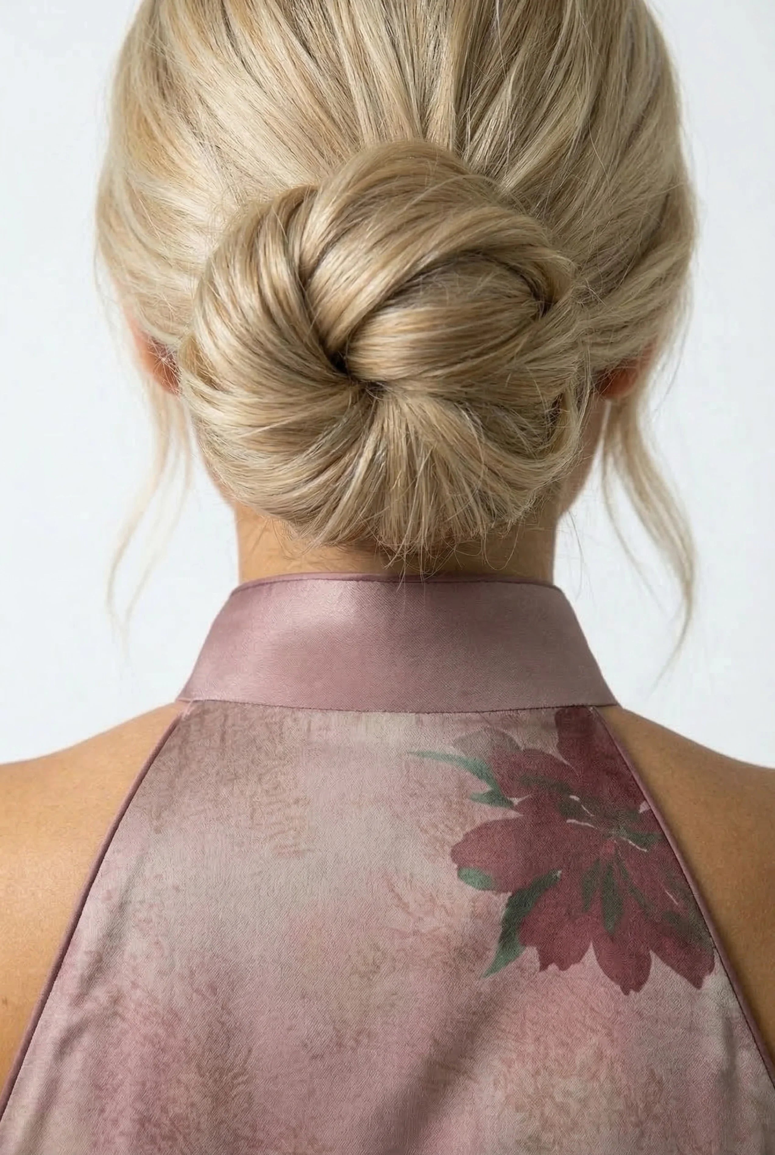 Detailed view of the back collar and high neckline on a mauve floral halter-neck Qipao with a sleek finish.