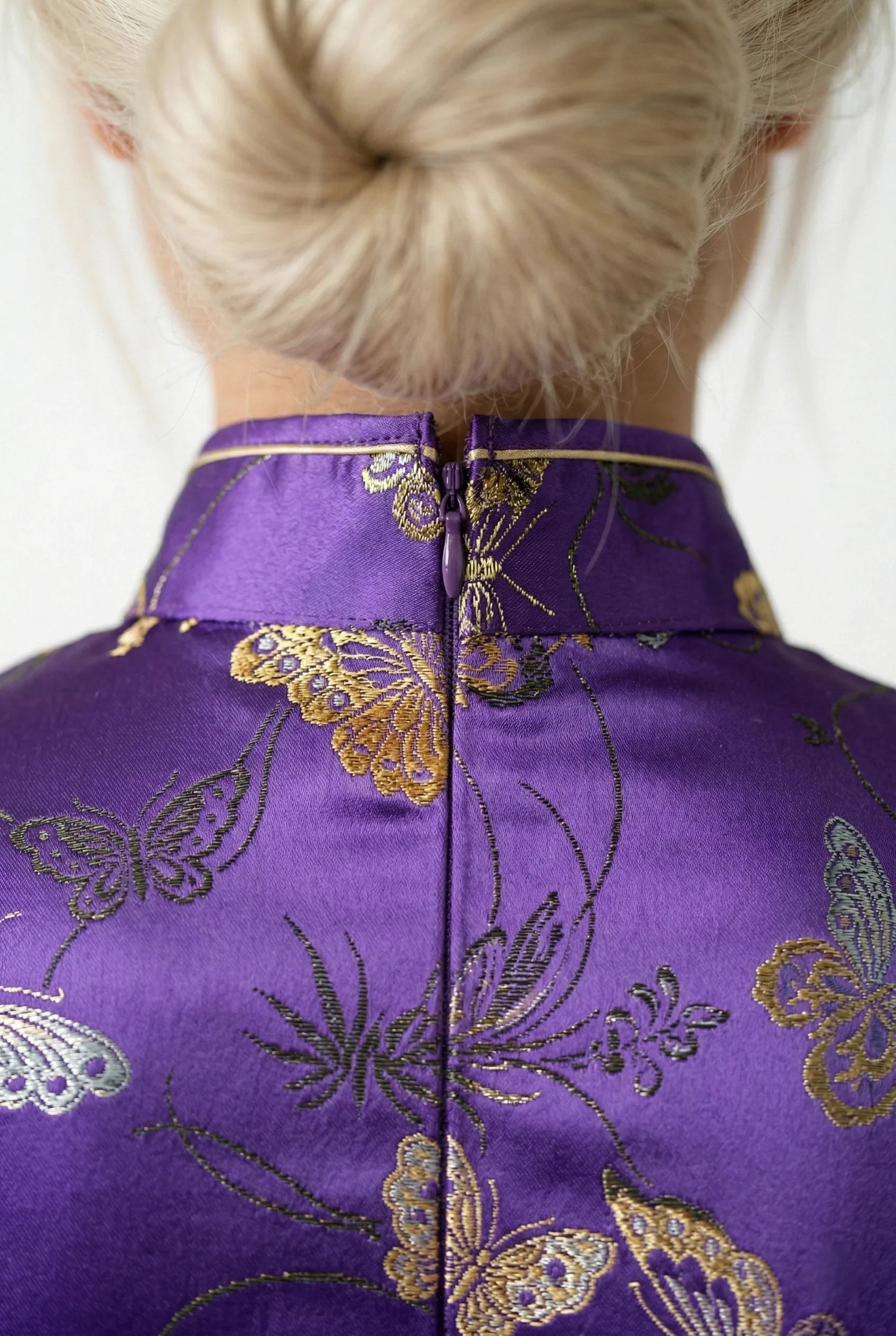 Maison Hua purple cheongsam detail, back collar and zipper