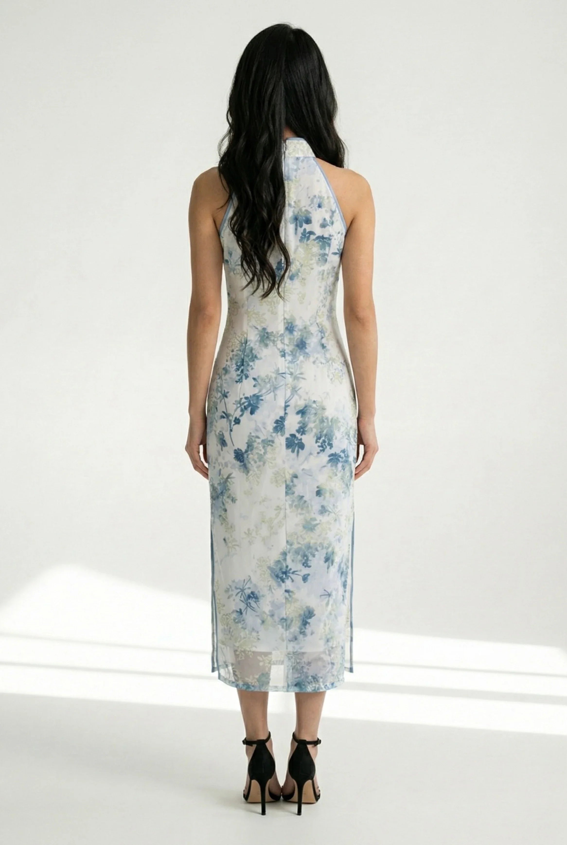 Back view of the sleeveless floral qipao with a slim silhouette.