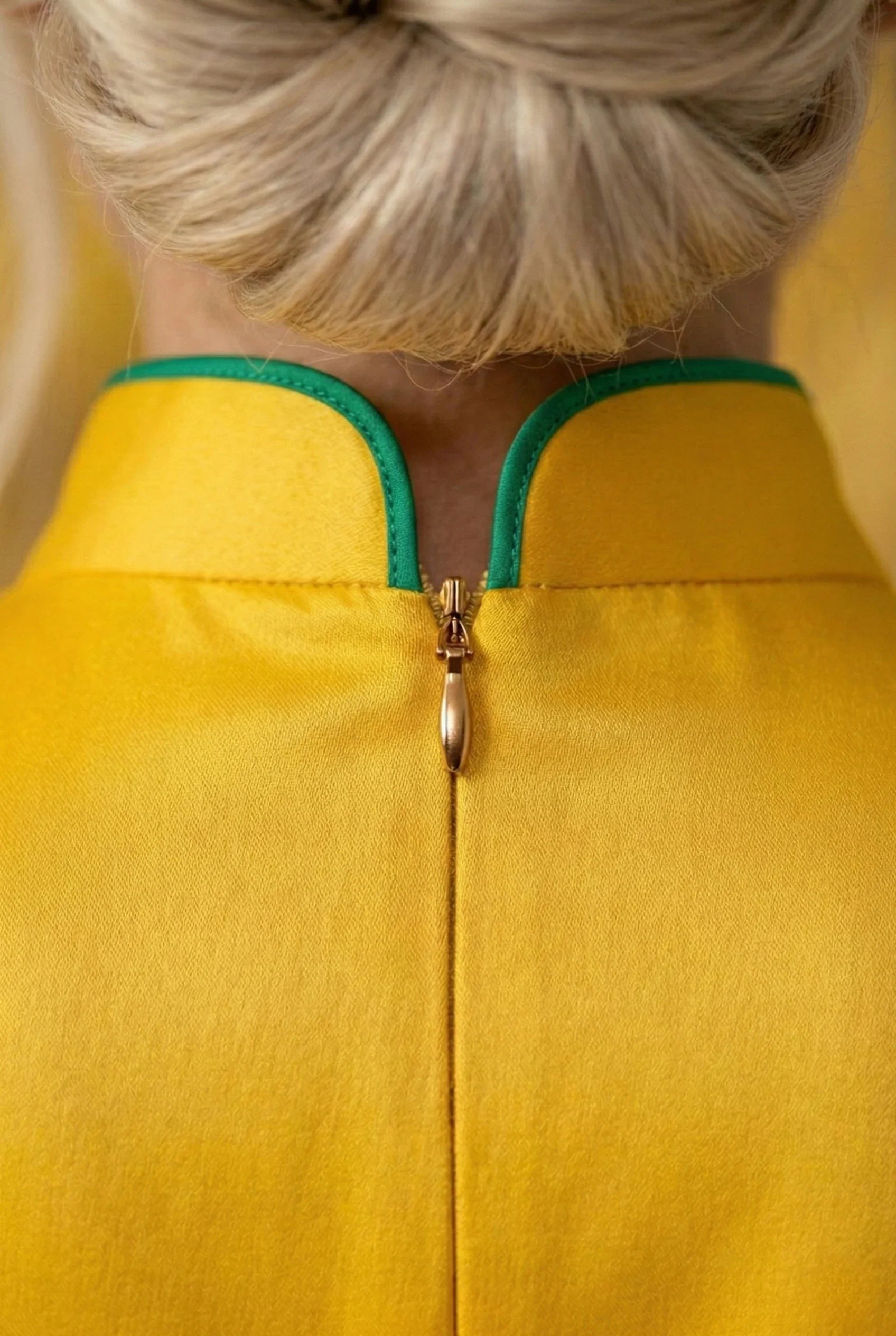 Maison Hua cheongsam detail, back zipper and high collar
